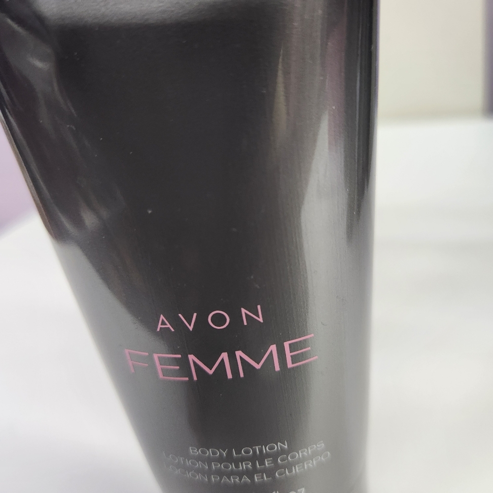 Avon Femme Body Lotion in Elegant Gray - Picture 2 of 3